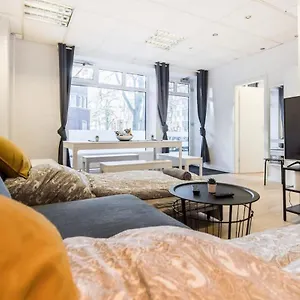  Apartment Spacious Two Br Close To Stadtpark And Street Parking Deutschland